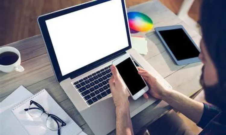 Perbandingan proses editing di laptop dan smartphone