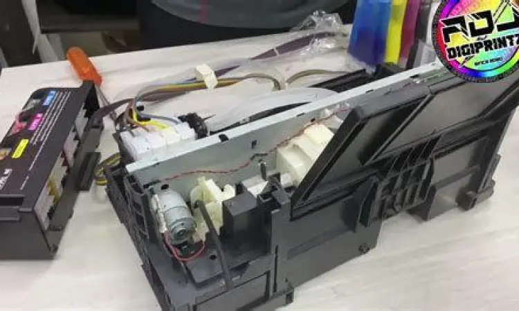 Pemasangan botol pembuangan tinta eksternal pada Epson L360