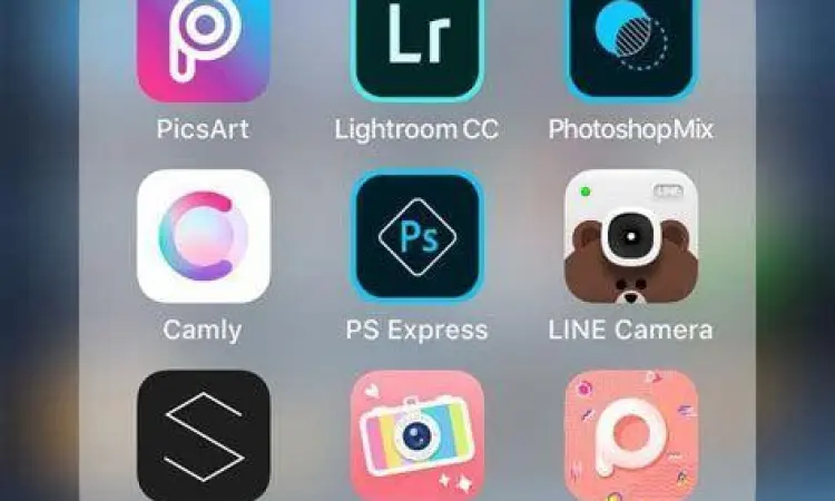 Proses editing foto menggunakan Adobe Lightroom di iPhone
