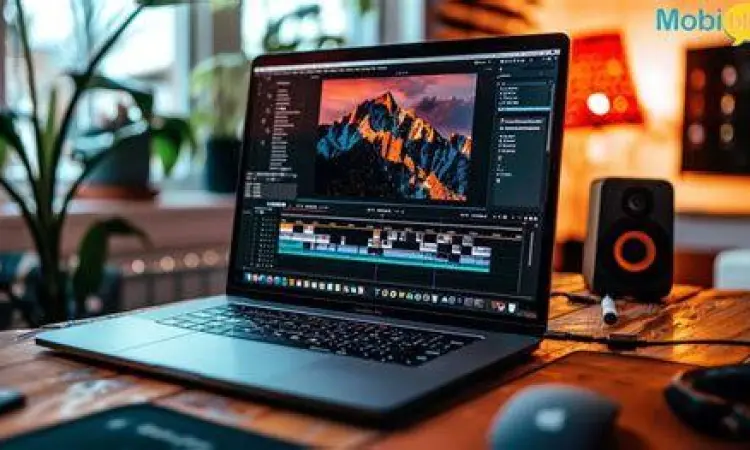 Proses Kreatif Editing Seseorang sedang mengedit video di laptop dengan serius