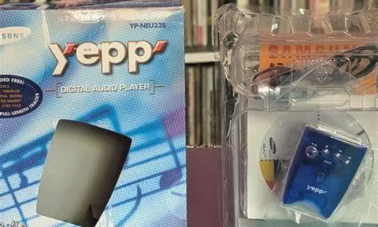 Evolusi Format MP3 Perangkat pemutar MP3 lama yang menggambarkan era awal musik digital