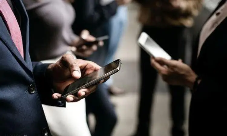 Bekerja menggunakan smartphone