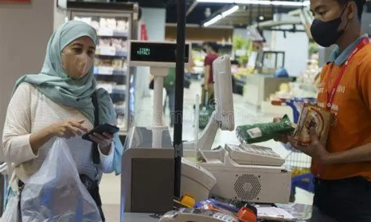 Cicilan HP di Toko Fisik Proses pembelian hp di toko retail dengan metode kredit