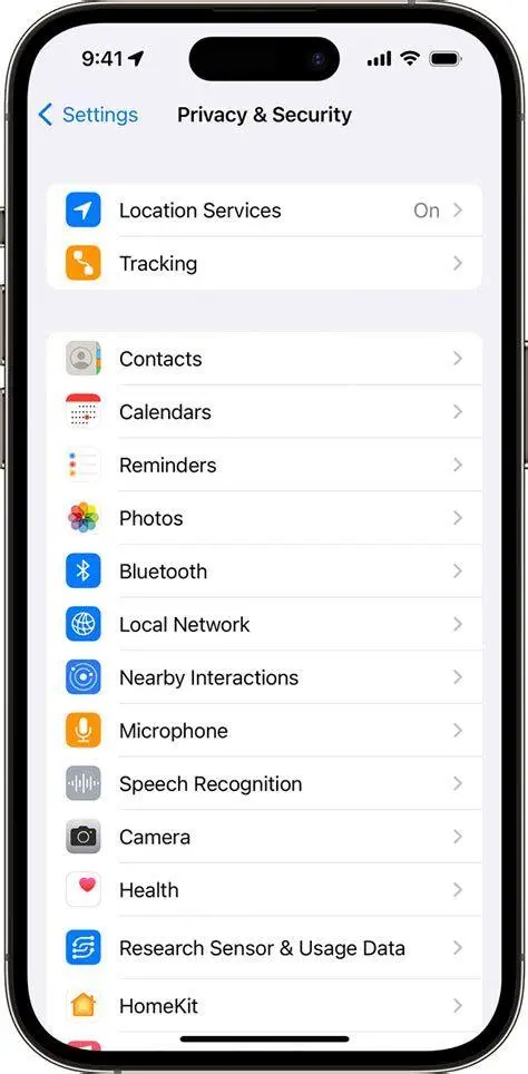 Keamanan Data Aplikasi Ilustrasi keamanan data pada aplikasi mobile