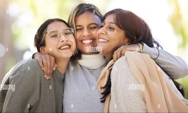 Pelukan hangat saat pertemuan kembali sahabat lama