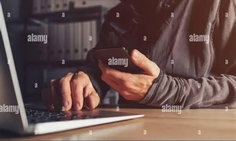 Ilustrasi pencurian data melalui aplikasi berbahaya