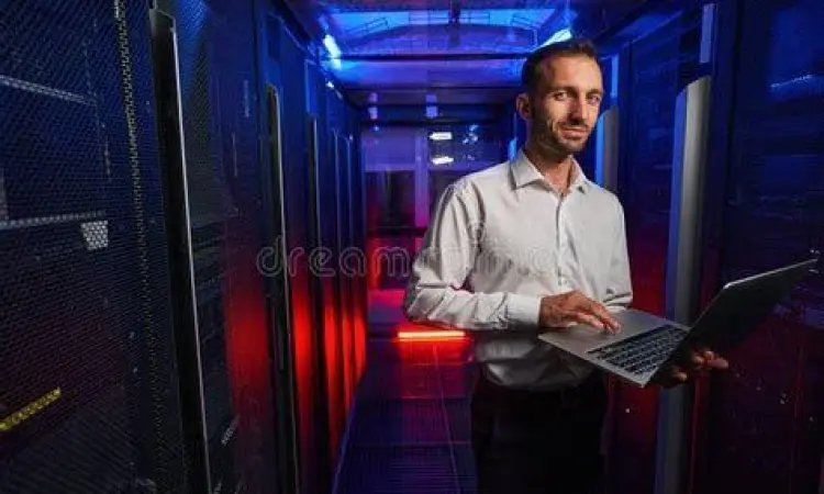 Operasional Maintenance Jaringan Teknisi menggunakan aplikasi OMC untuk pemeliharaan server