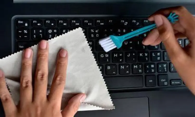Pembersihan Keyboard Laptop Perawatan rutin keyboard laptop