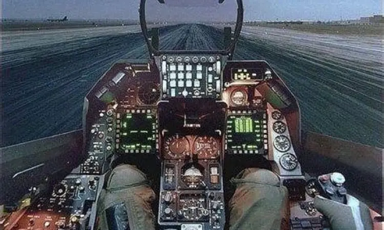 Visual Realistis From the Sea Tampilan kokpit jet tempur From the Sea