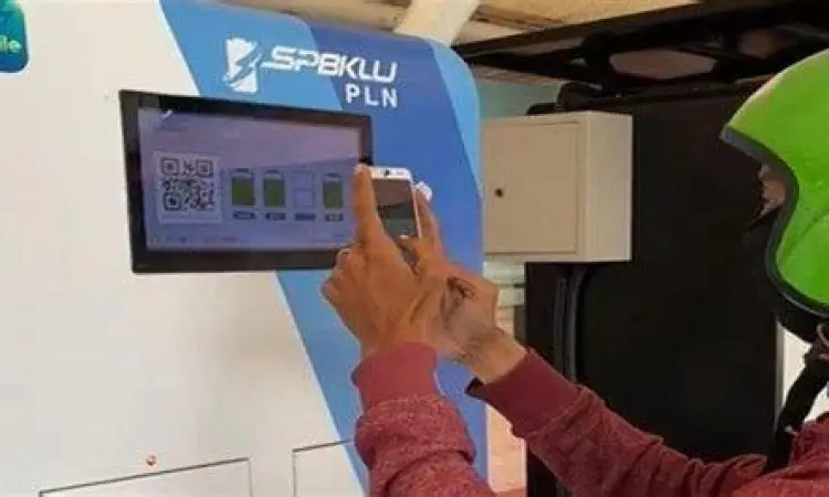 Petugas PLN melakukan pengecekan berdasarkan laporan aplikasi