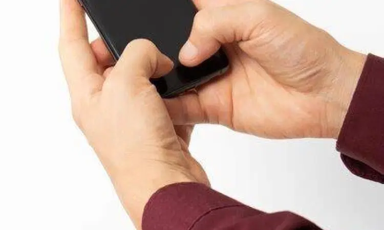 Input Keyboard Smartphone Mengetik di smartphone untuk mencari film di smart tv