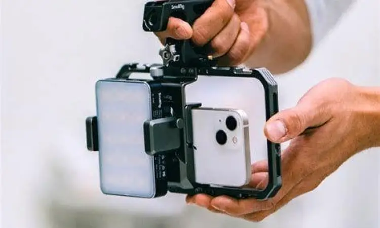Setup sinematografi menggunakan smartphone dan gimbal