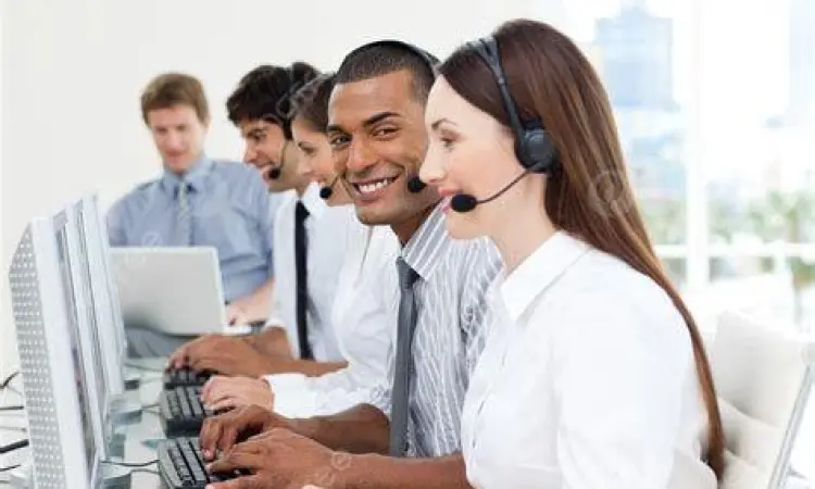 pengguna melakukan video call global dengan smartphone