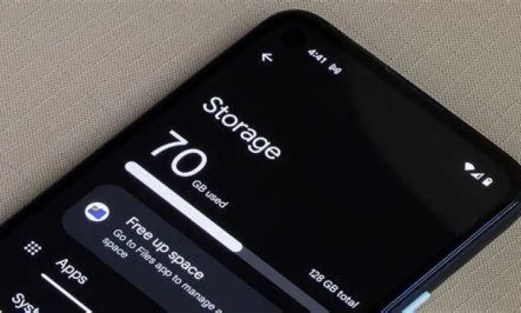 Peringatan ruang penyimpanan penuh pada smartphone