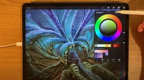 Ilustrasi Digital dengan Procreate Seorang desainer menggunakan aplikasi Procreate di iPad untuk menggambar